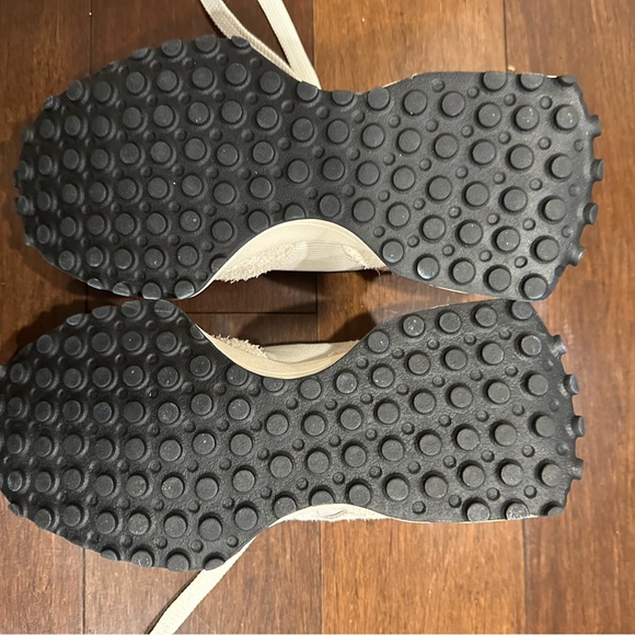 Brand New New Balance 327 - Picture 5 of 5